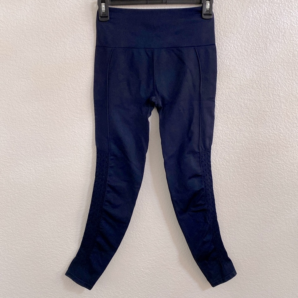 Fabletics 2pc Set - Picture 9 of 12
